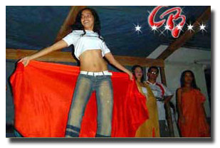 Cirleninha dando um show de dança do ventre